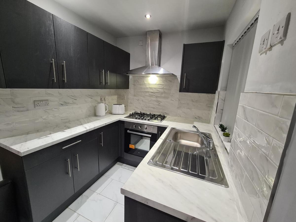 Whole House - 4 Bedrooms - Parking - Sleeps 8 Birmingham Exteriör bild